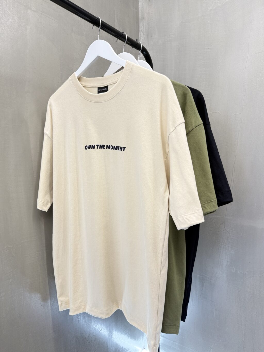 Remera Oversize OWN THE MOMENT - Image 5