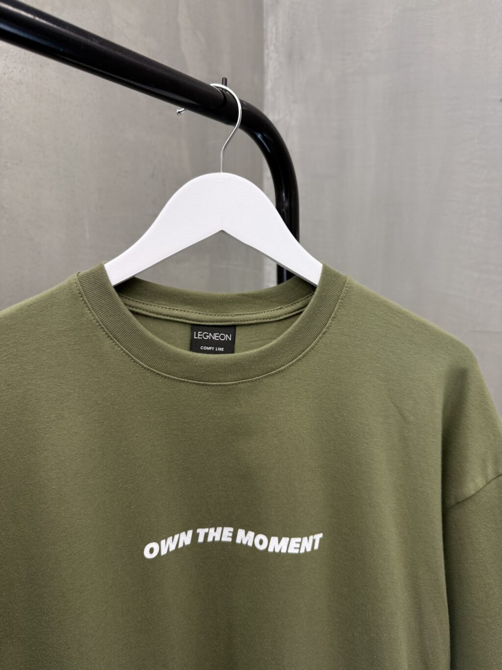 Remera Oversize OWN THE MOMENT - Image 3