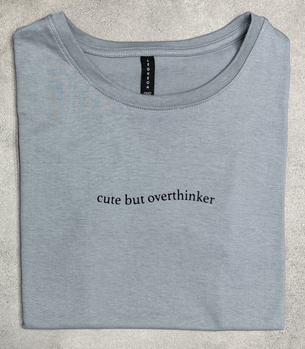 Remera MC Ambar CUTE BUT OVERTHINKER - Image 4