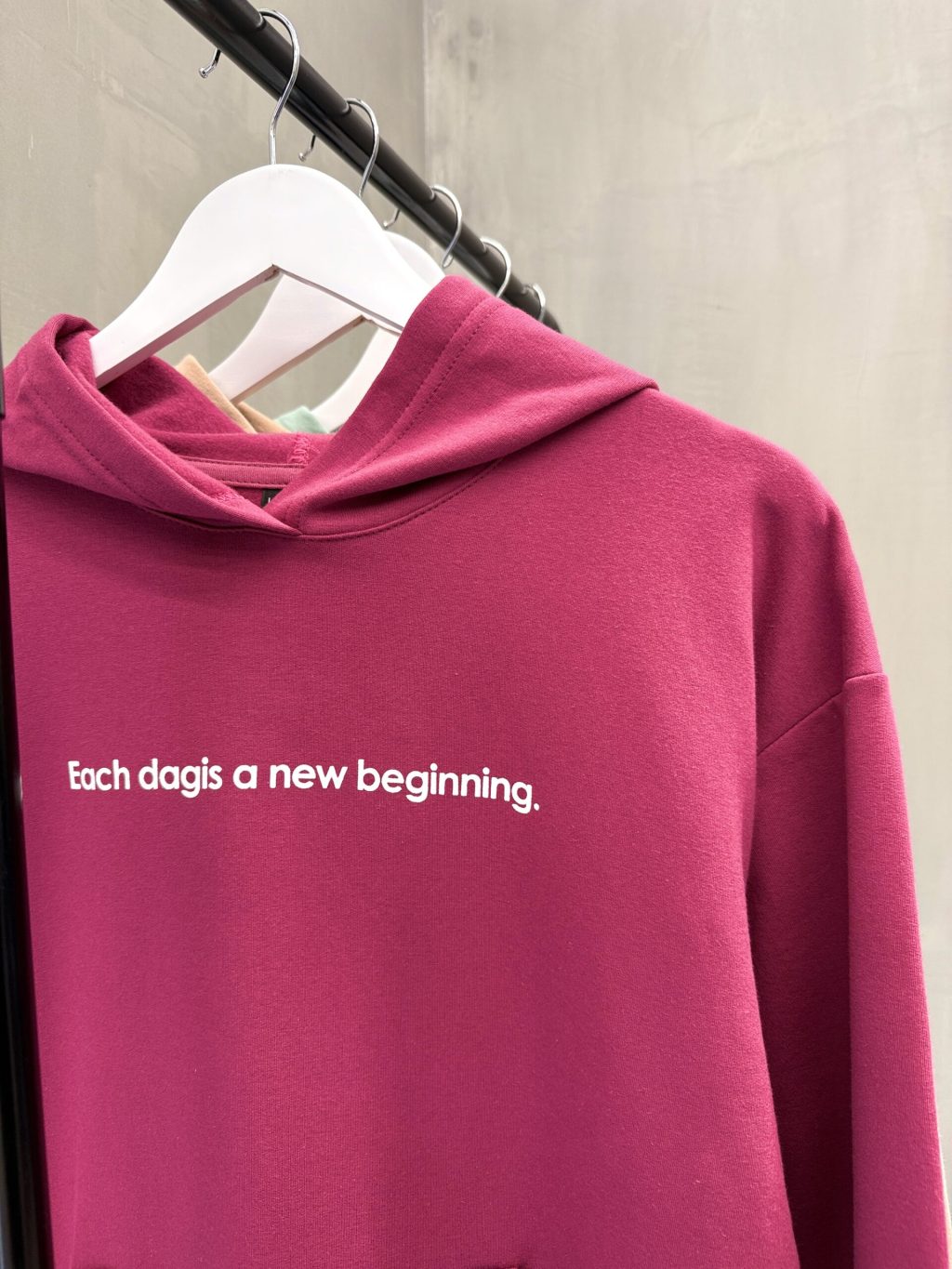 Buzo uni EACH DAGIS A NEW BEGINNING