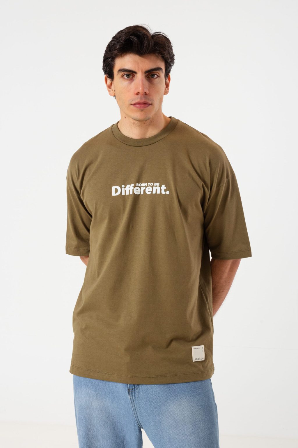 Remera Oversize BORN TO BE DIFFERENT - Image 5