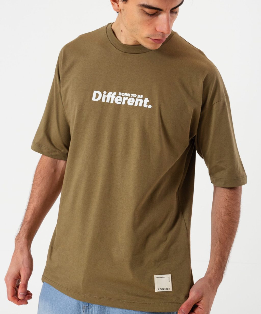 Remera Oversize BORN TO BE DIFFERENT