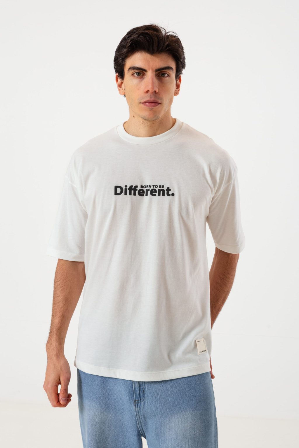 Remera Oversize BORN TO BE DIFFERENT - Image 12