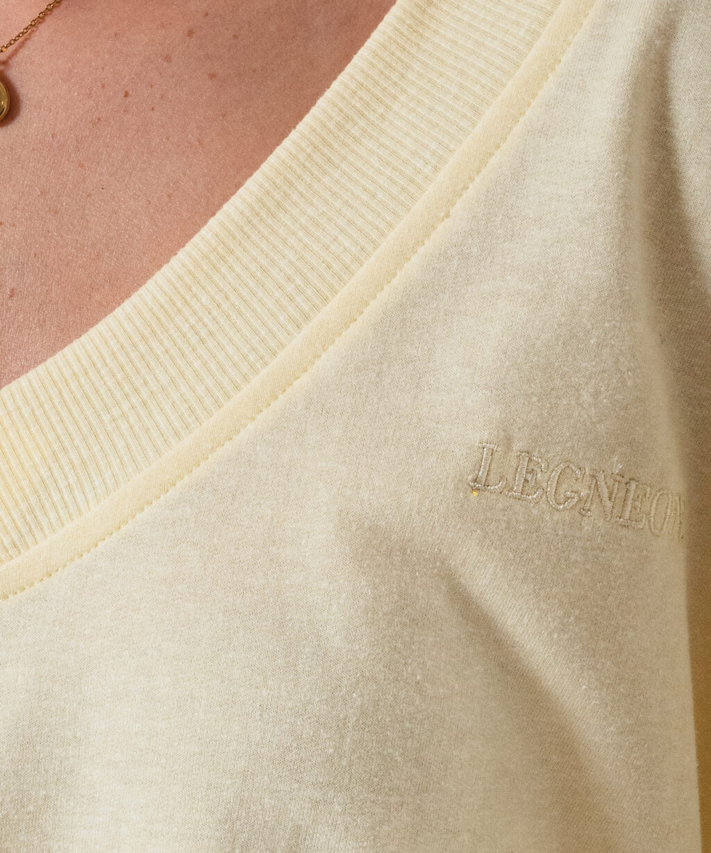 Alternative view of Buzo BRAVE esc V