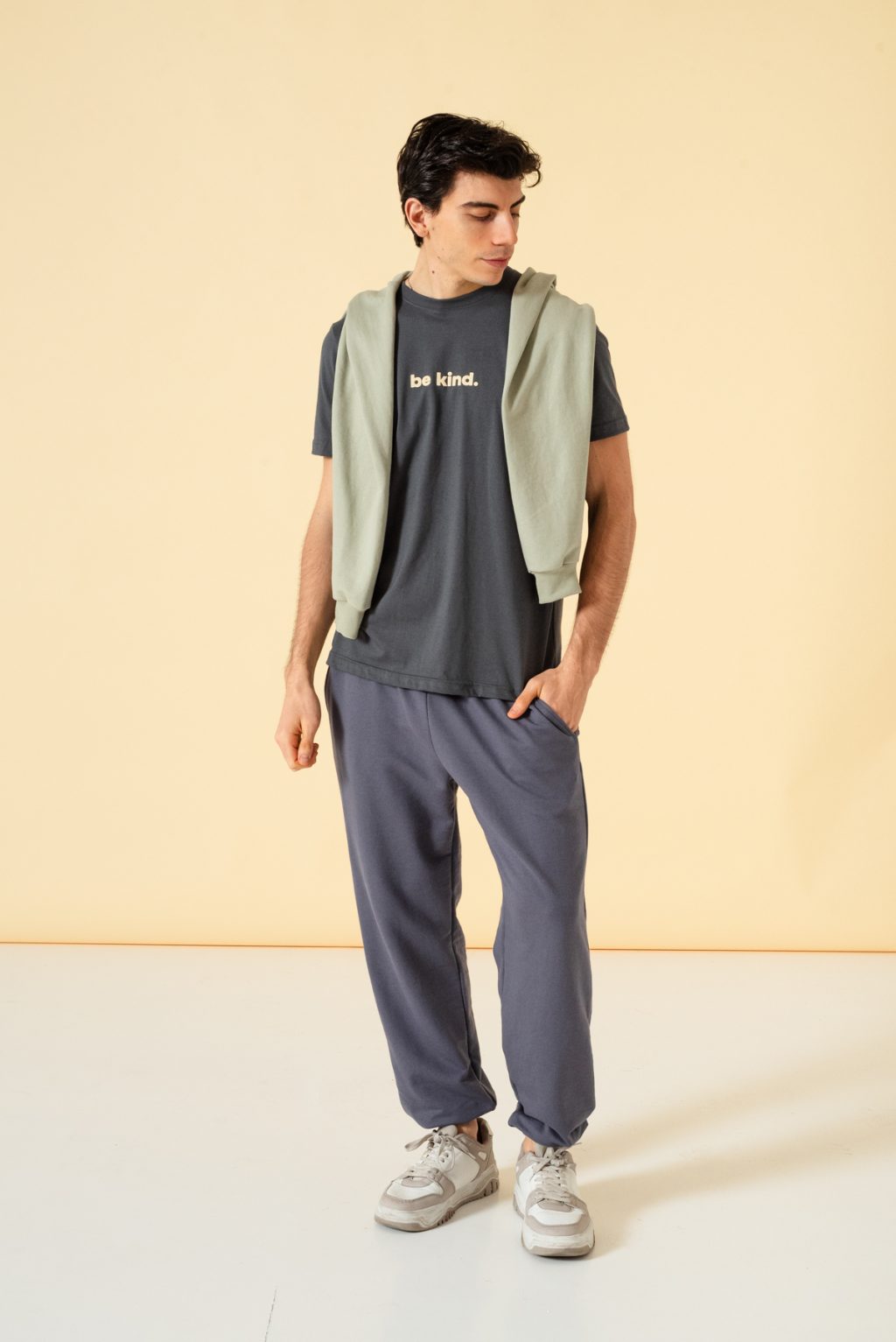 Remera MC BE KIND.