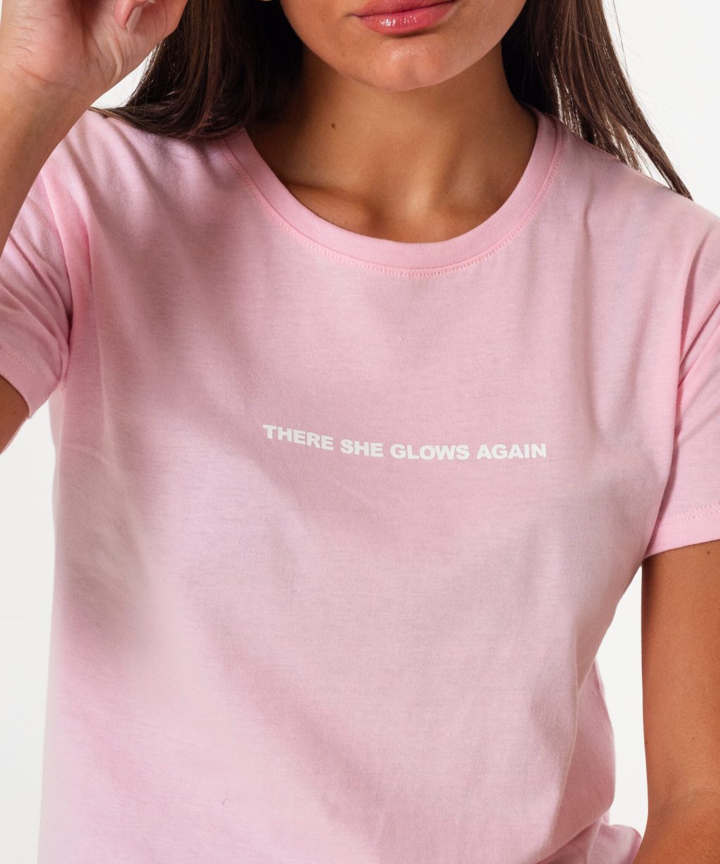 Remera MC Ambar THERE SHE GLOWS