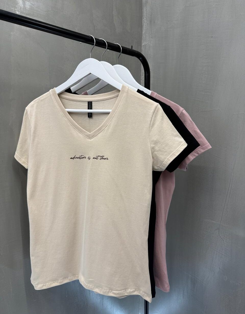 Remera Hawai ADVENTURE IS OUT THERE