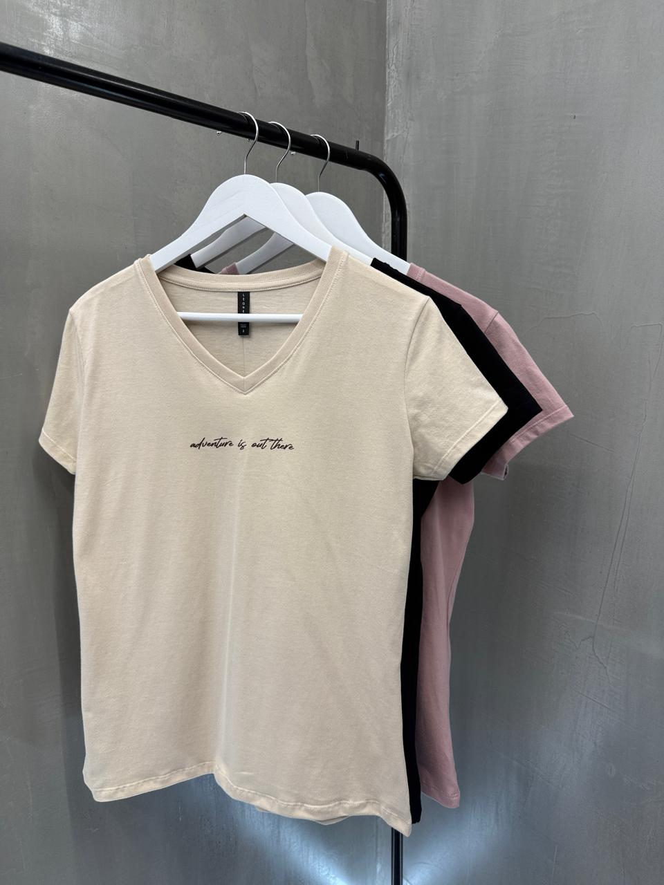 Remera Hawai ADVENTURE IS OUT THERE