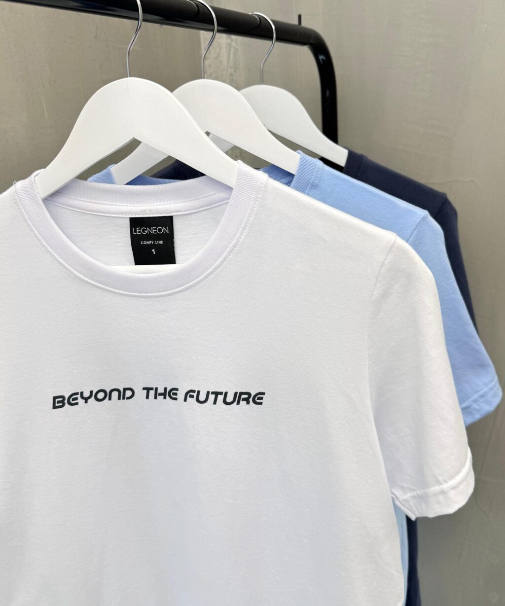 Alternative view of Remera MC BEYOND THE FUTURE