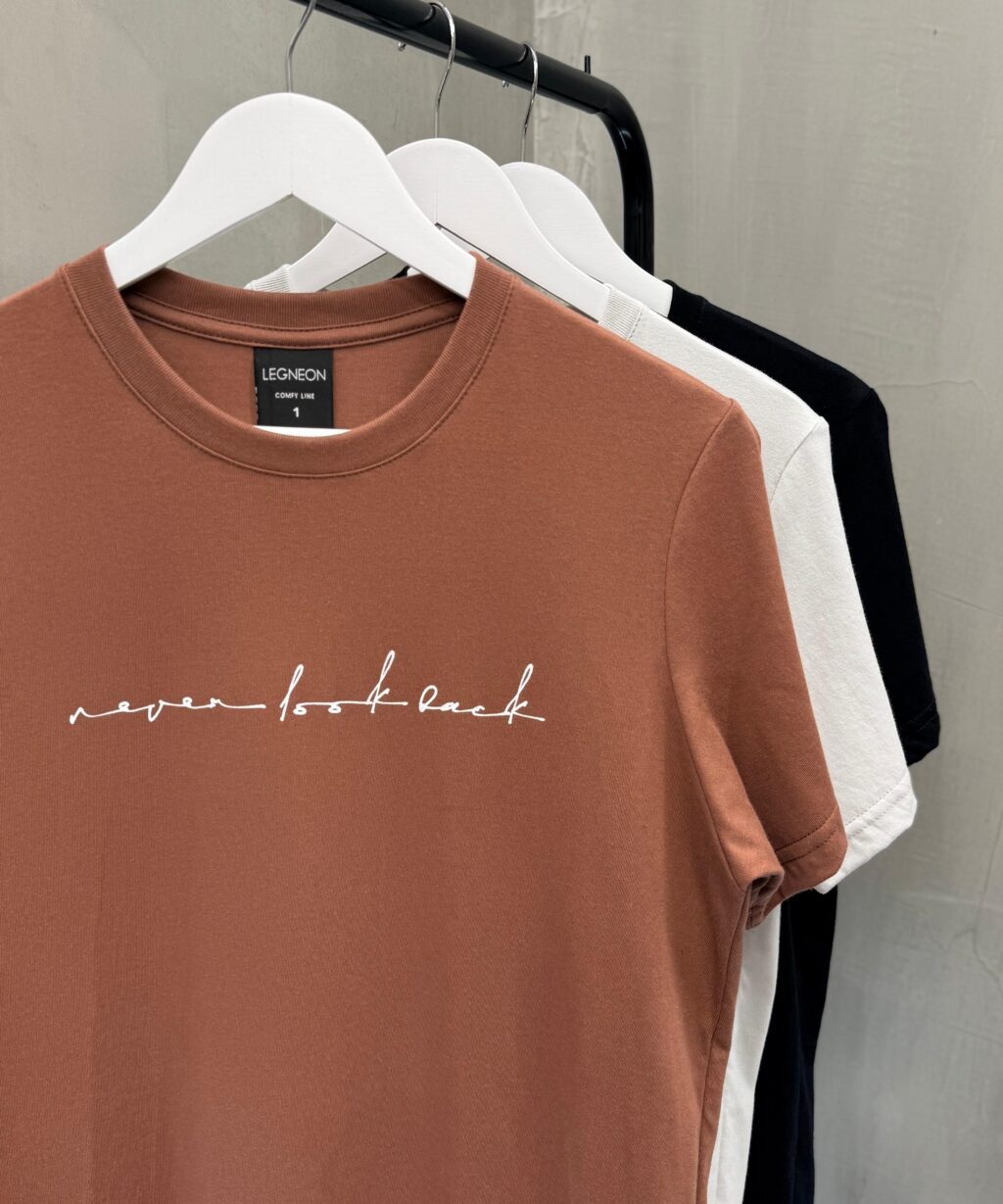 Remera MC NEVER LOOK BACK