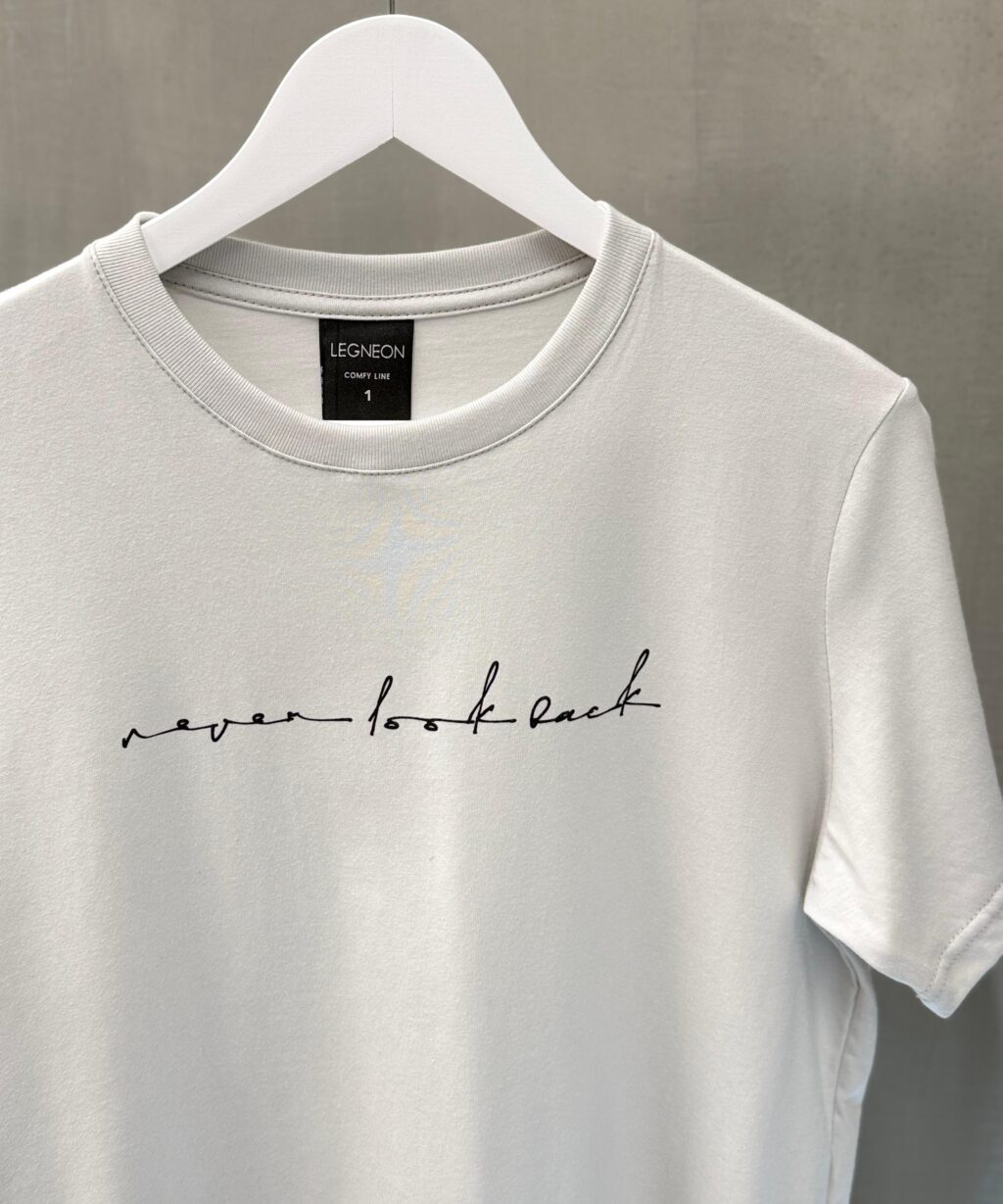 Alternative view of Remera MC NEVER LOOK BACK