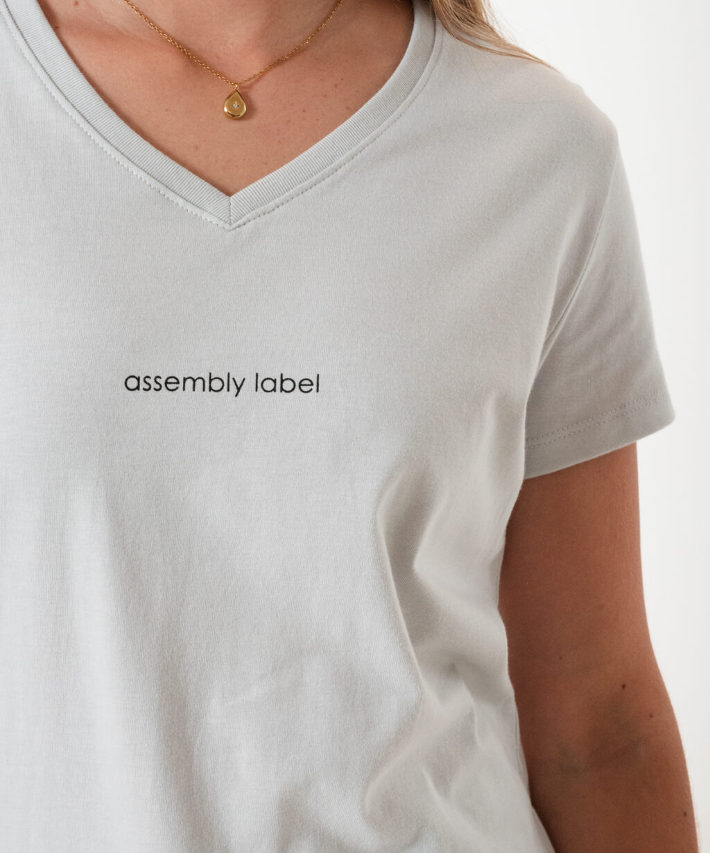 Remera Hawai ASSEMBLY LABEL