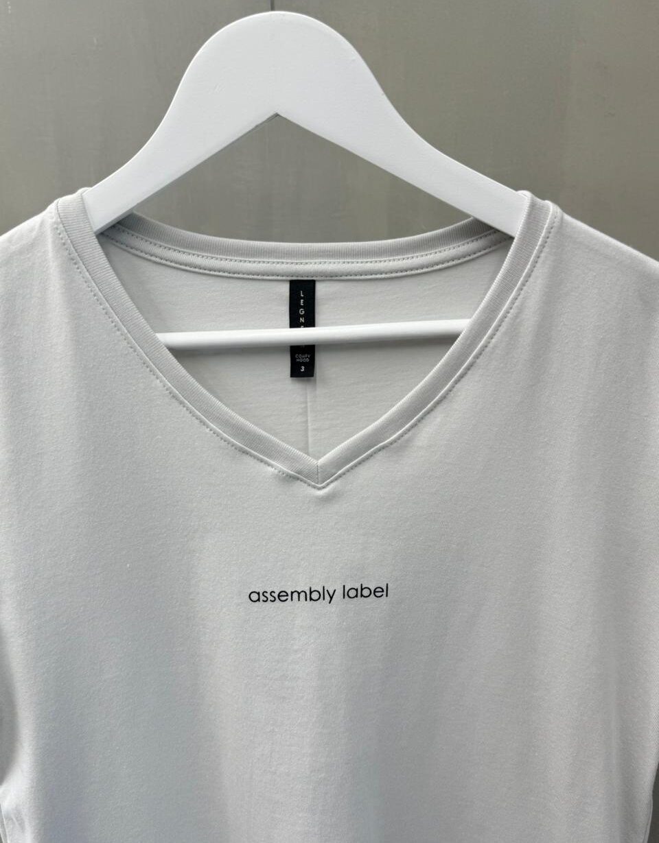 Alternative view of Remera Hawai ASSEMBLY LABEL