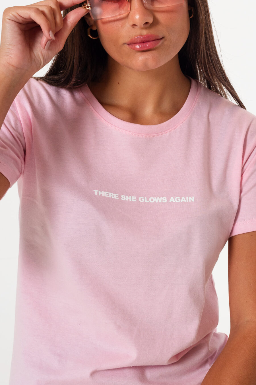 Remera MC Ambar THERE SHE GLOWS