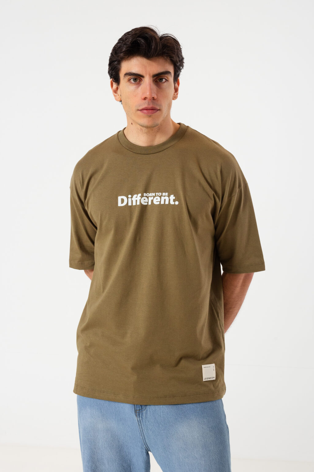 Remera Oversize BORN TO BE DIFFERENT - Image 5