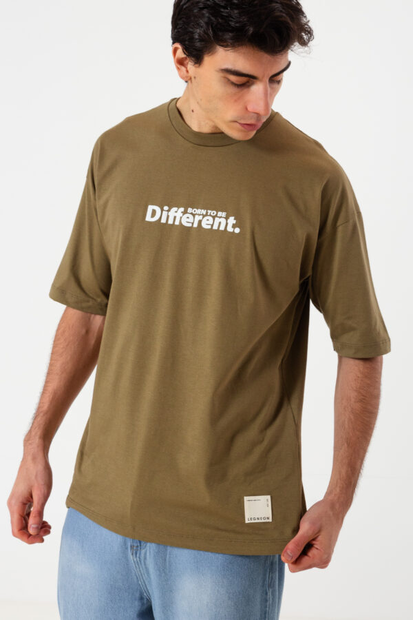 Remera Oversize BORN TO BE DIFFERENT