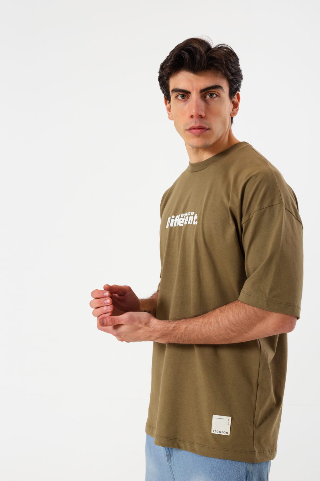 Remera Oversize BORN TO BE DIFFERENT - Image 3