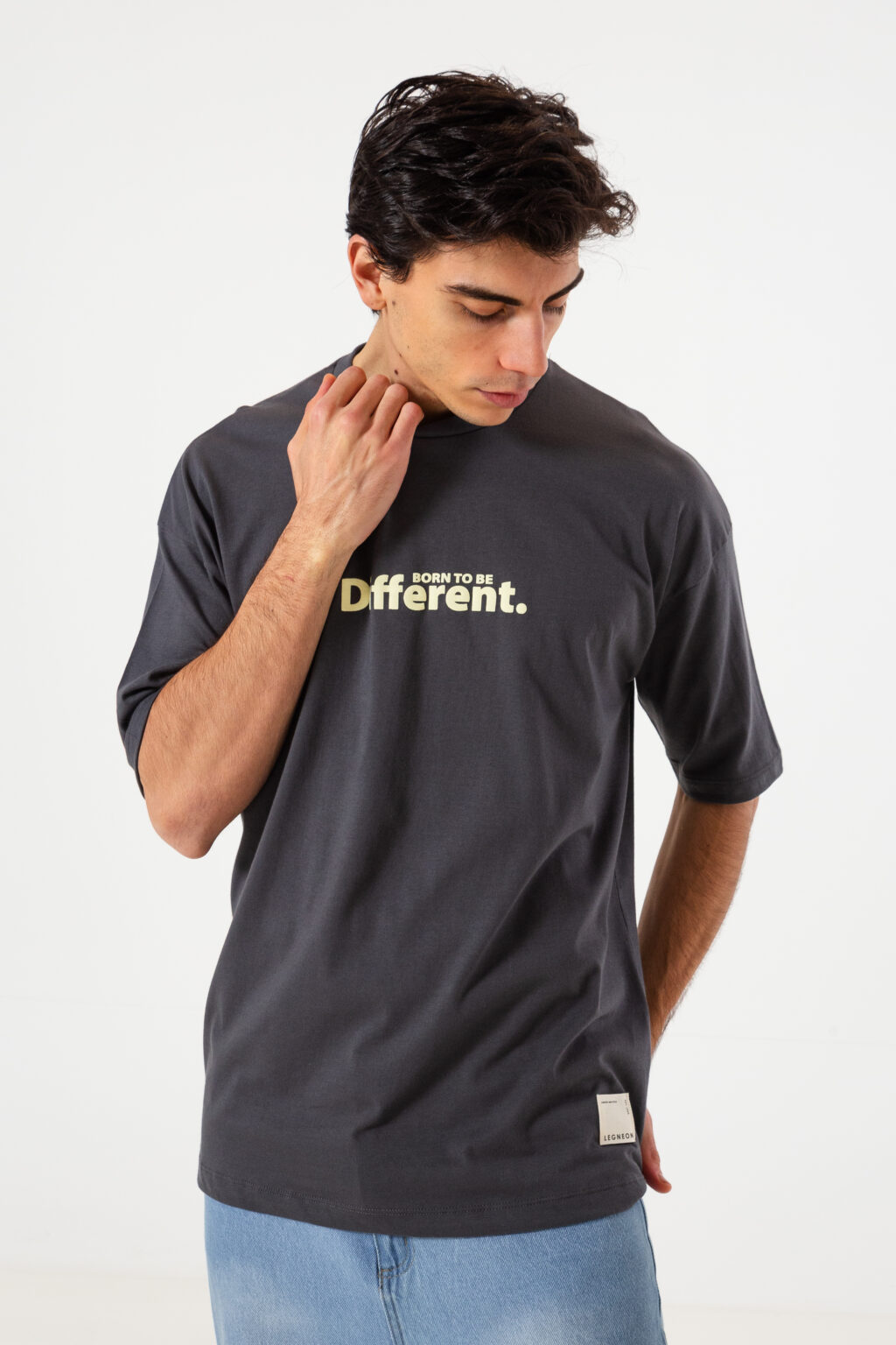 Remera Oversize BORN TO BE DIFFERENT - Image 6