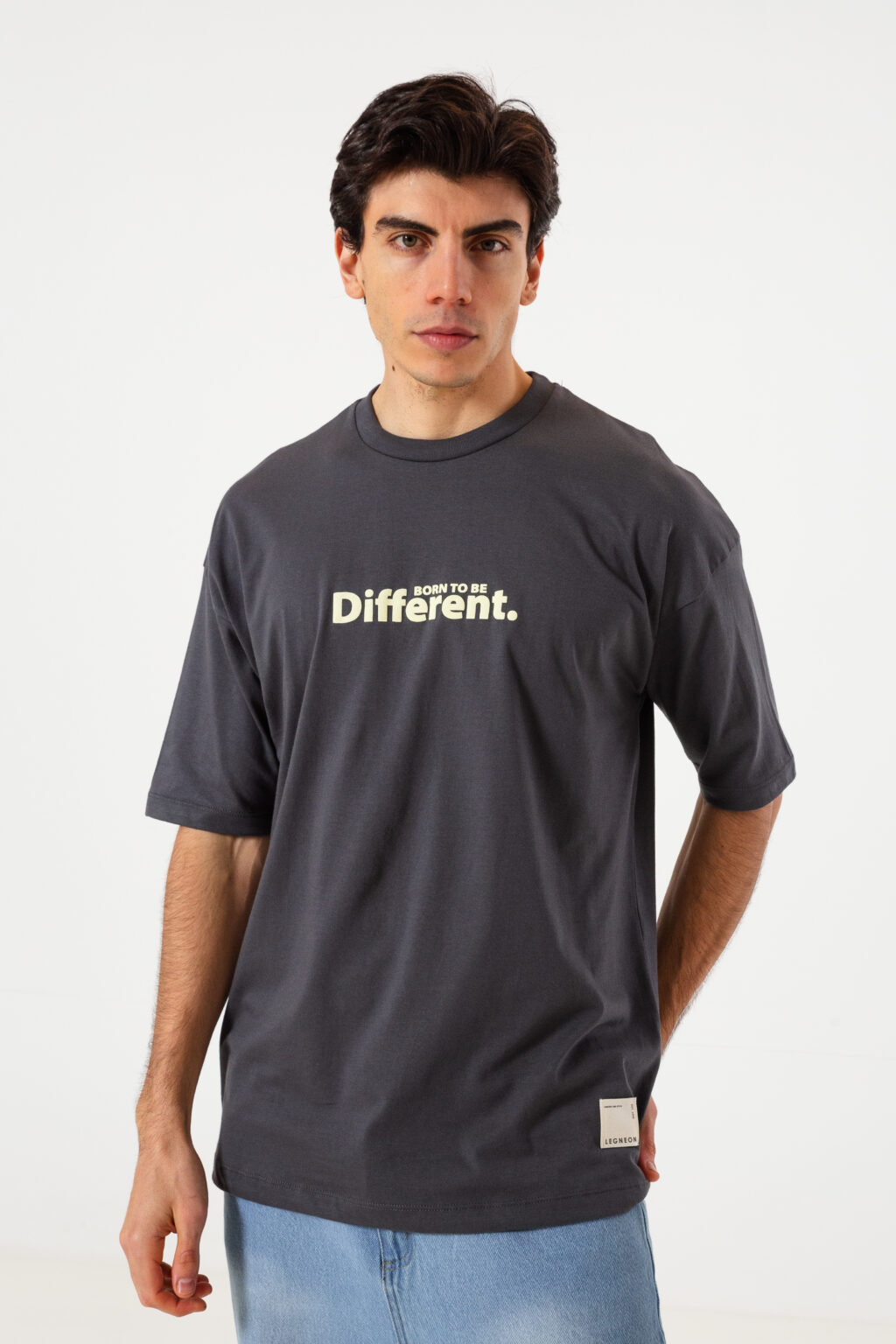Remera Oversize BORN TO BE DIFFERENT - Image 8