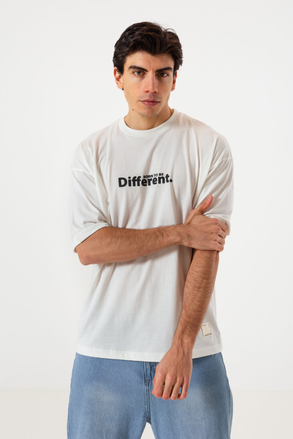Remera Oversize BORN TO BE DIFFERENT - Image 10