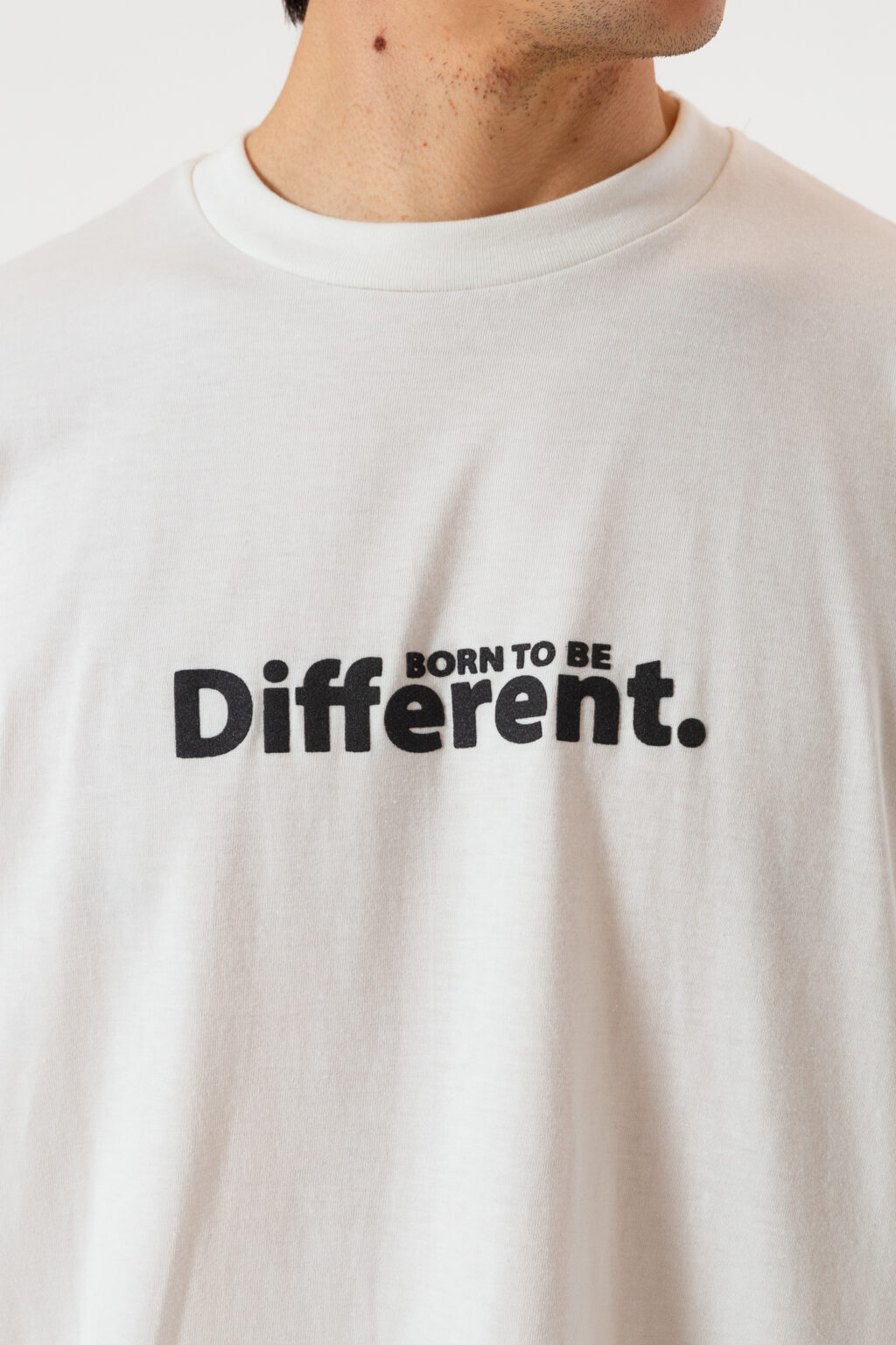 Remera Oversize BORN TO BE DIFFERENT - Image 11