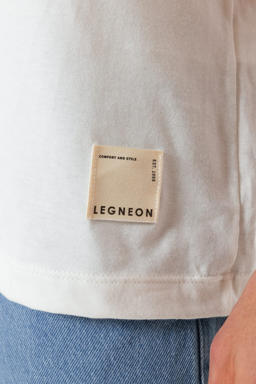 Remera Oversize BORN TO BE DIFFERENT - Image 13