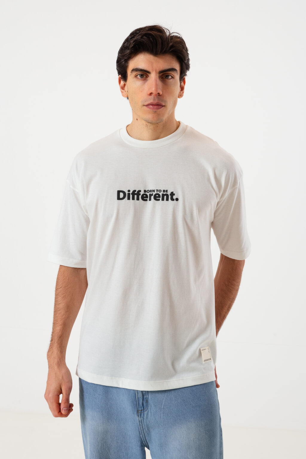 Remera Oversize BORN TO BE DIFFERENT - Image 12